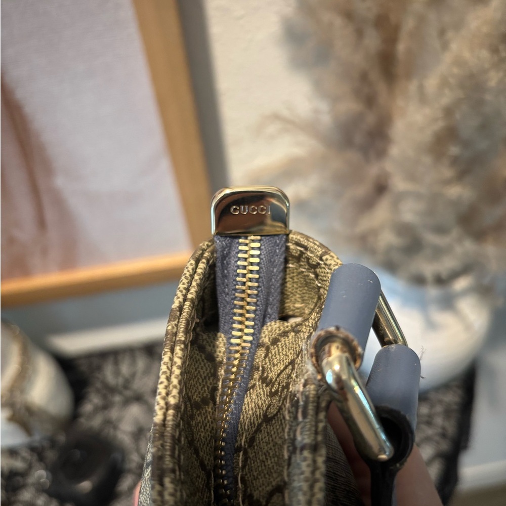 Gucci Crossbody (call out on interior only) - Picture 7 of 7
